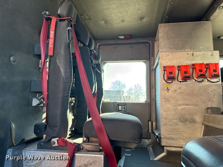 image for item EG7986 2001 Spartan Gladiator pumper fire truck