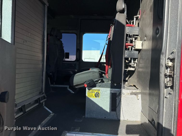 image for item EG7986 2001 Spartan Gladiator pumper fire truck