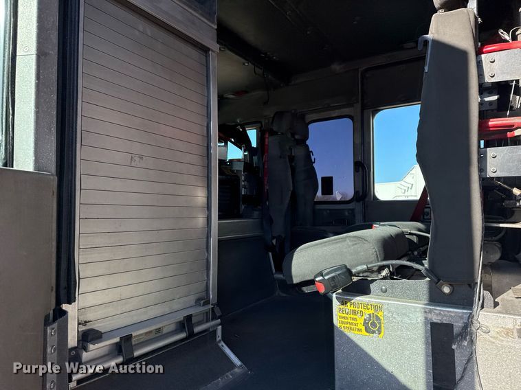 image for item EG7986 2001 Spartan Gladiator pumper fire truck