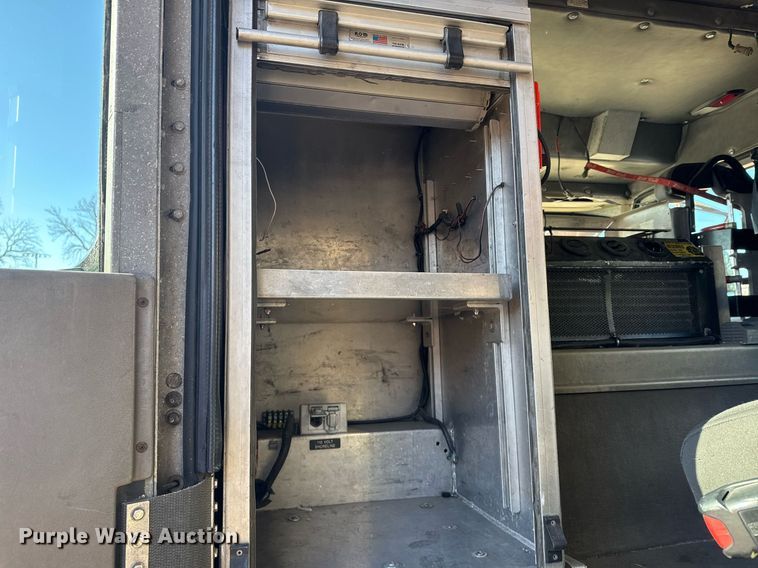 image for item EG7986 2001 Spartan Gladiator pumper fire truck