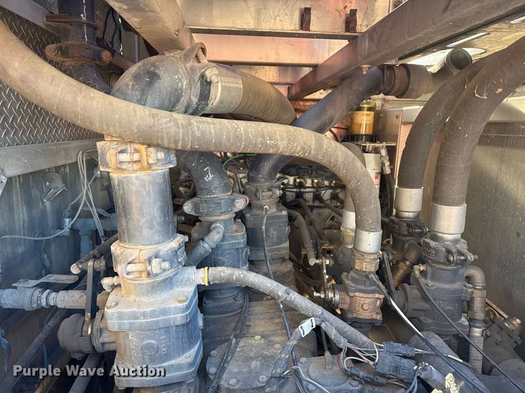 image for item EG7986 2001 Spartan Gladiator pumper fire truck