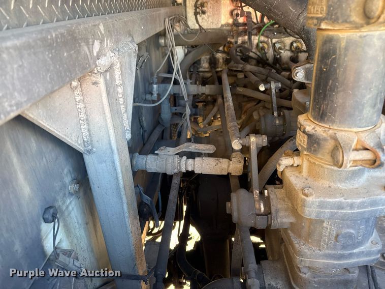 image for item EG7986 2001 Spartan Gladiator pumper fire truck