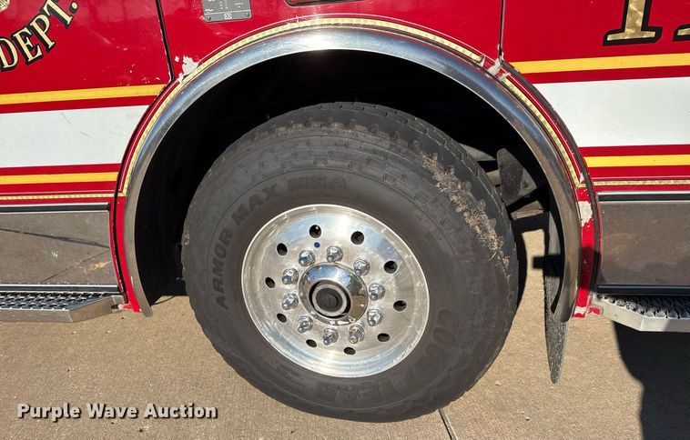 image for item EG7986 2001 Spartan Gladiator pumper fire truck