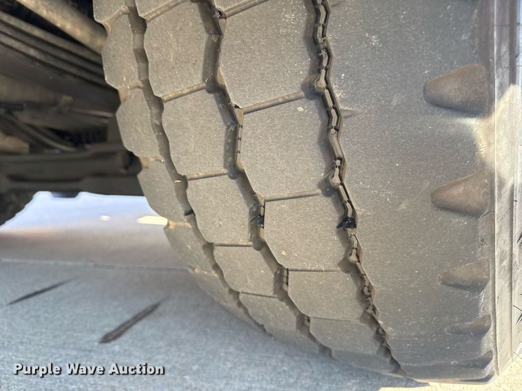 image for item EG7986 2001 Spartan Gladiator pumper fire truck