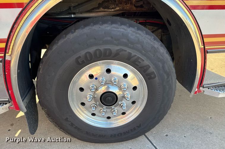 image for item EG7986 2001 Spartan Gladiator pumper fire truck