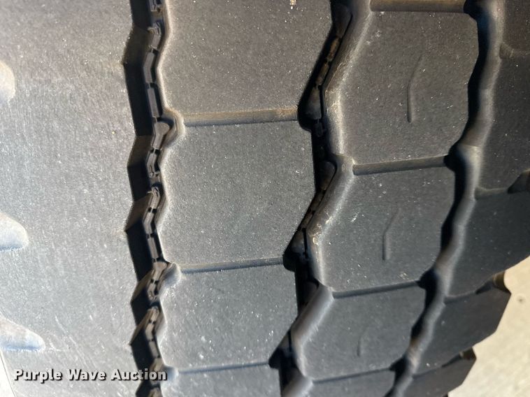 image for item EG7986 2001 Spartan Gladiator pumper fire truck