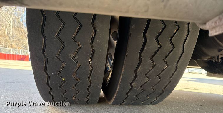 image for item EG7986 2001 Spartan Gladiator pumper fire truck