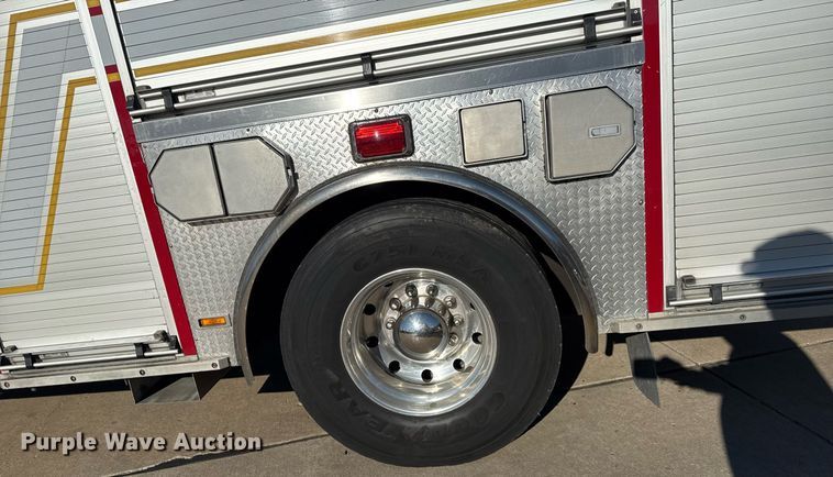 image for item EG7986 2001 Spartan Gladiator pumper fire truck