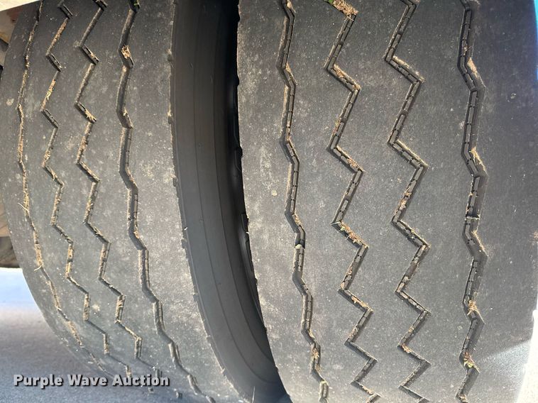 image for item EG7986 2001 Spartan Gladiator pumper fire truck