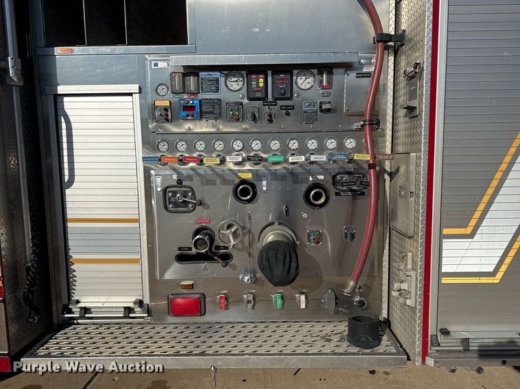 image for item EG7987 2002 Spartan Gladiator pumper fire truck