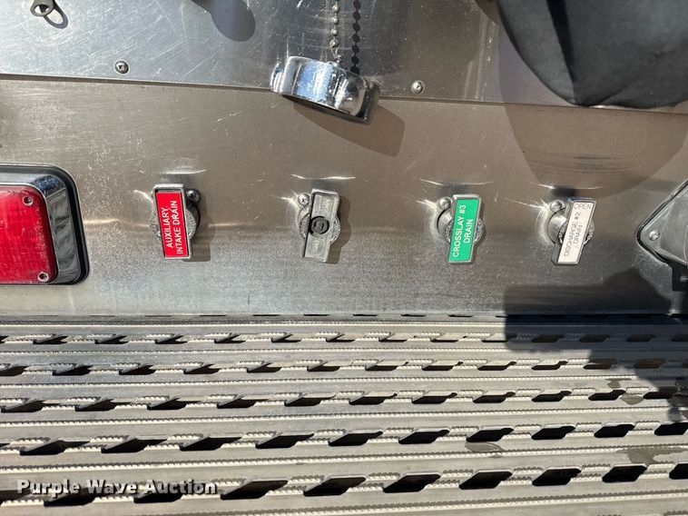 image for item EG7987 2002 Spartan Gladiator pumper fire truck