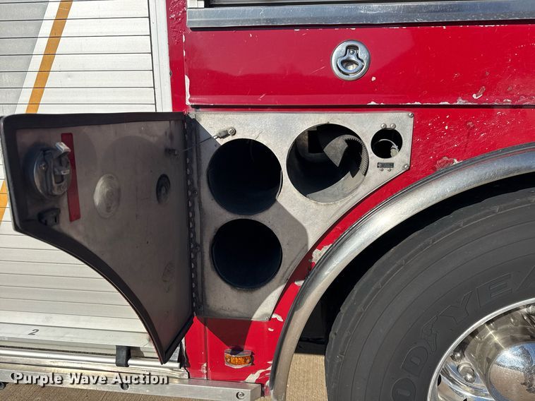 image for item EG7987 2002 Spartan Gladiator pumper fire truck