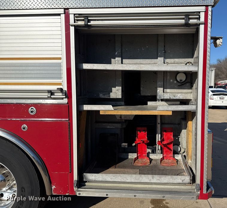 image for item EG7987 2002 Spartan Gladiator pumper fire truck