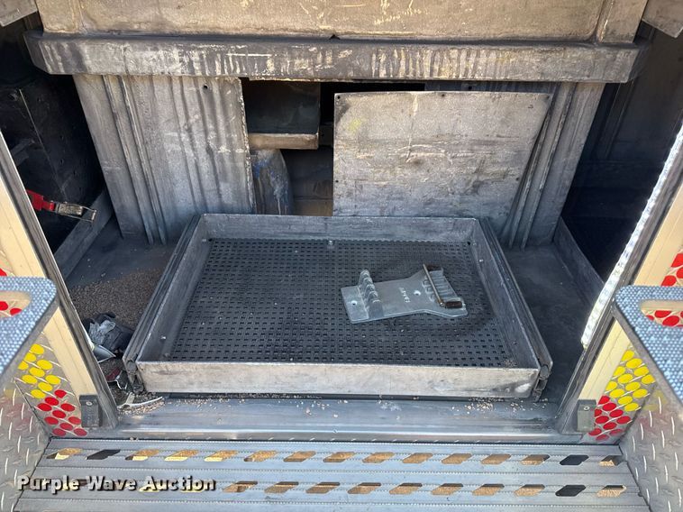 image for item EG7987 2002 Spartan Gladiator pumper fire truck