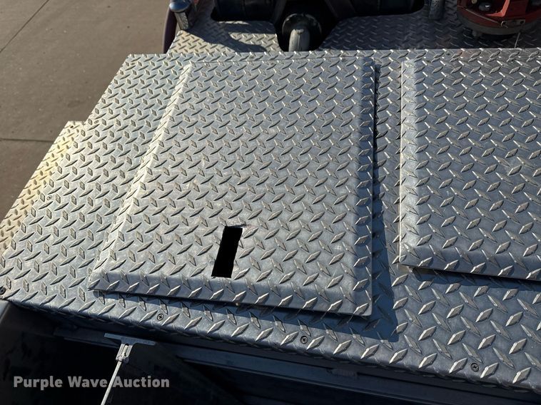 image for item EG7987 2002 Spartan Gladiator pumper fire truck