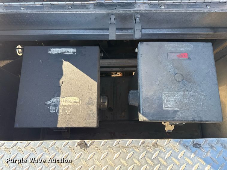 image for item EG7987 2002 Spartan Gladiator pumper fire truck