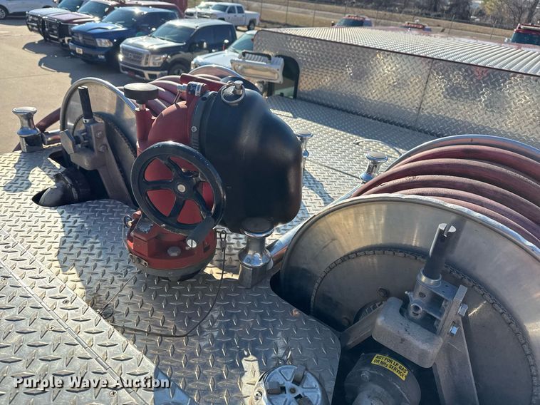 image for item EG7987 2002 Spartan Gladiator pumper fire truck