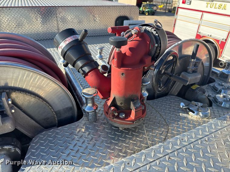 image for item EG7987 2002 Spartan Gladiator pumper fire truck