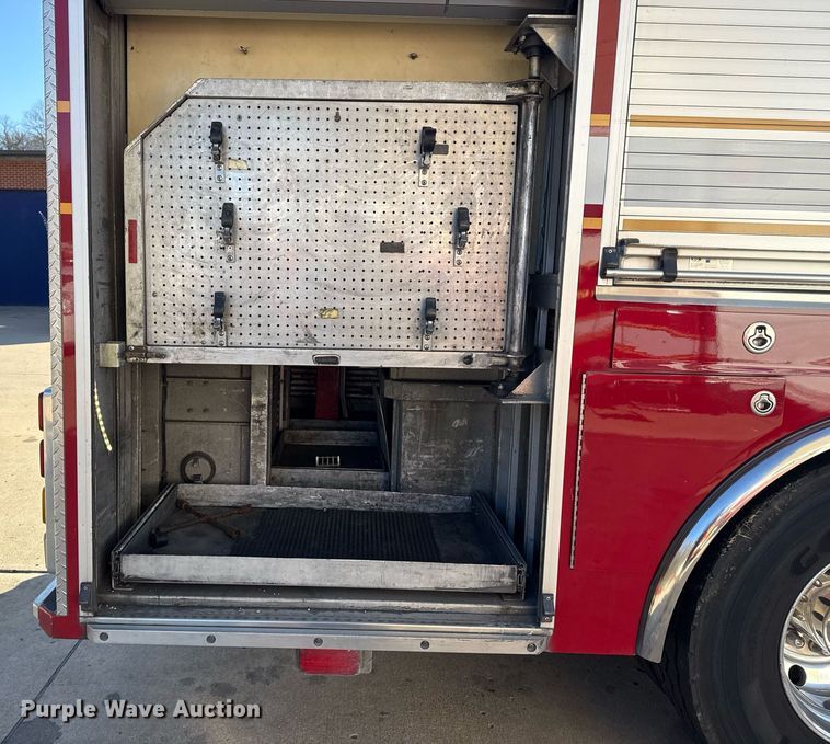 image for item EG7987 2002 Spartan Gladiator pumper fire truck