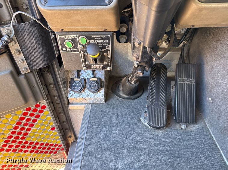 image for item EG7987 2002 Spartan Gladiator pumper fire truck