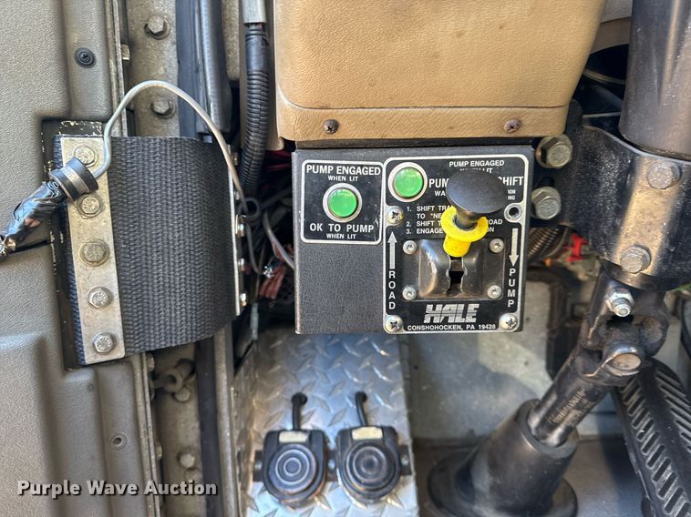 image for item EG7987 2002 Spartan Gladiator pumper fire truck