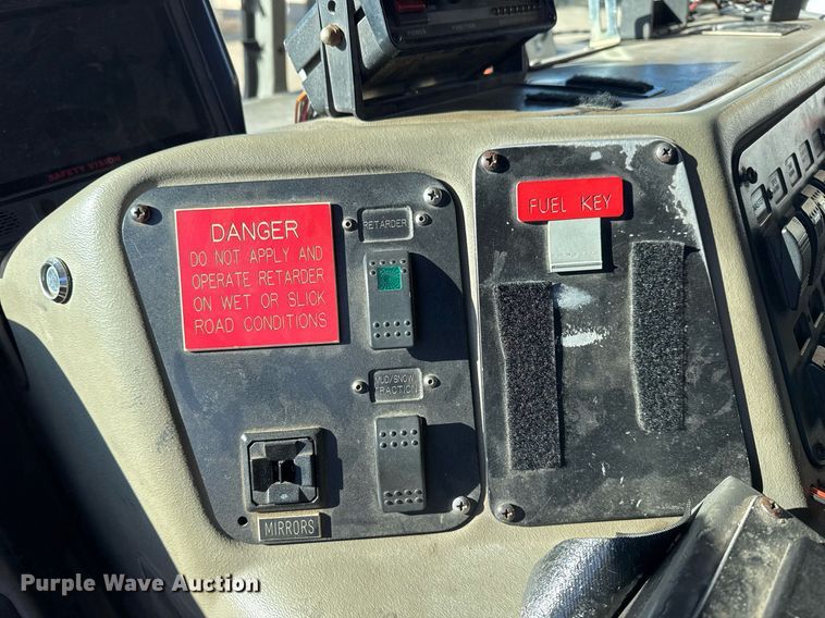 image for item EG7987 2002 Spartan Gladiator pumper fire truck