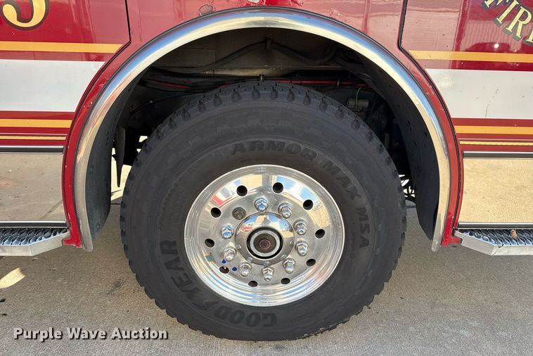 image for item EG7987 2002 Spartan Gladiator pumper fire truck