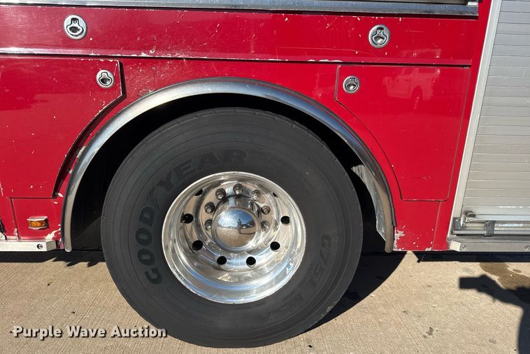 image for item EG7987 2002 Spartan Gladiator pumper fire truck