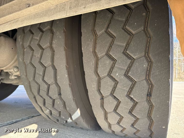 image for item EG7987 2002 Spartan Gladiator pumper fire truck