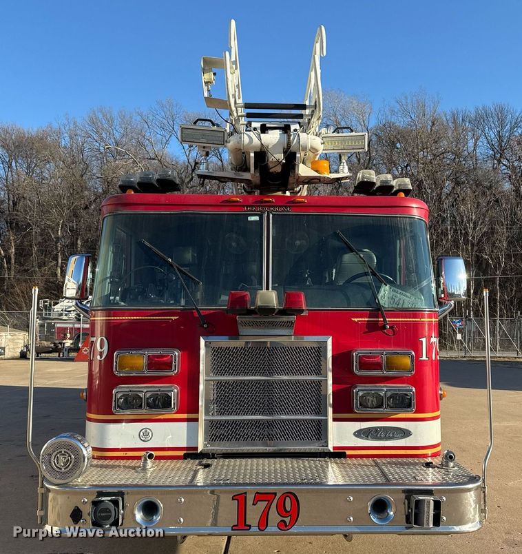 image for item EG7988 2002 Pierce ladder fire truck