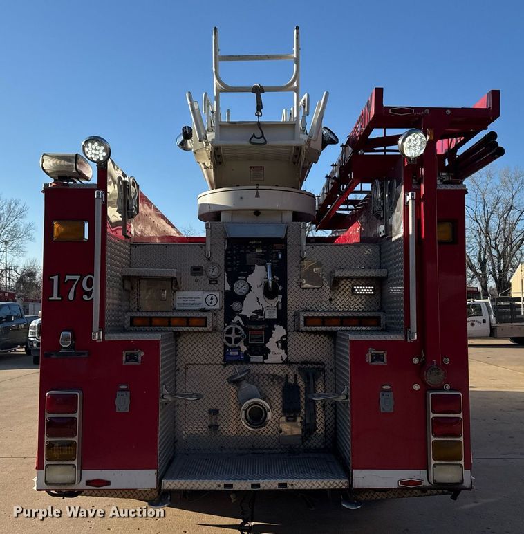 image for item EG7988 2002 Pierce ladder fire truck