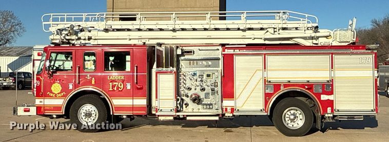 image for item EG7988 2002 Pierce ladder fire truck