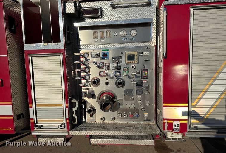 image for item EG7988 2002 Pierce ladder fire truck