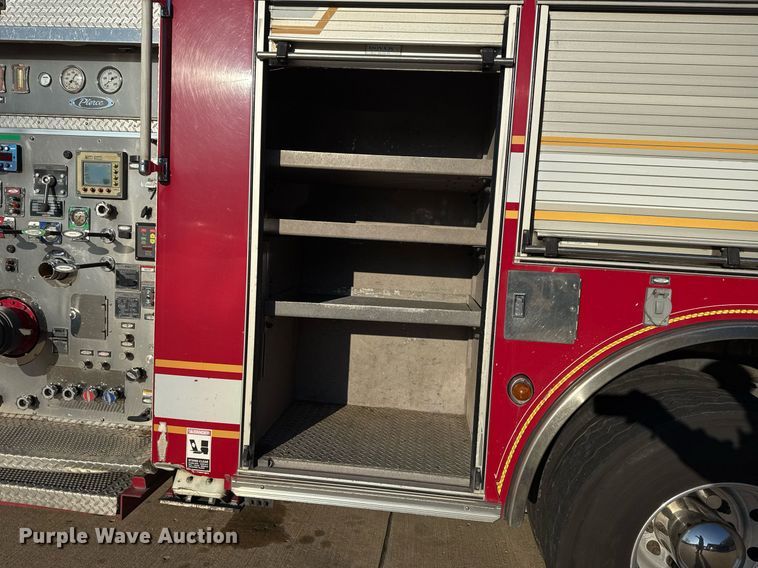 image for item EG7988 2002 Pierce ladder fire truck