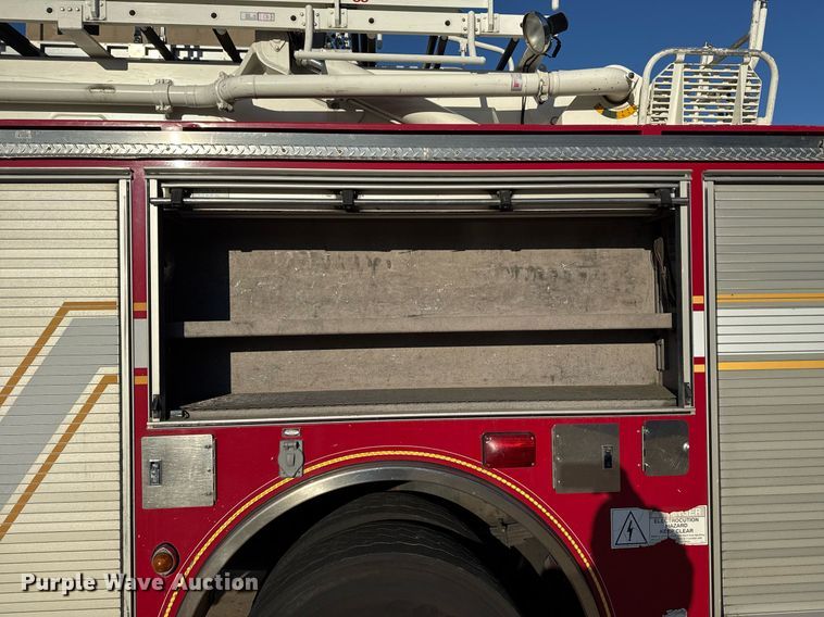image for item EG7988 2002 Pierce ladder fire truck