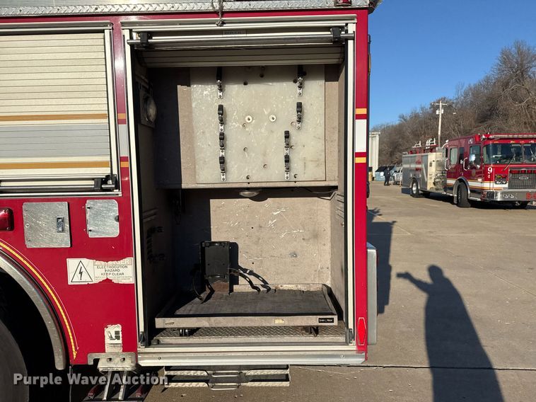 image for item EG7988 2002 Pierce ladder fire truck