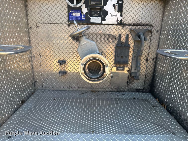 image for item EG7988 2002 Pierce ladder fire truck