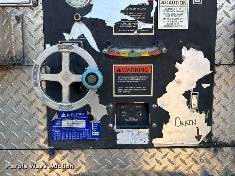 image for item EG7988 2002 Pierce ladder fire truck