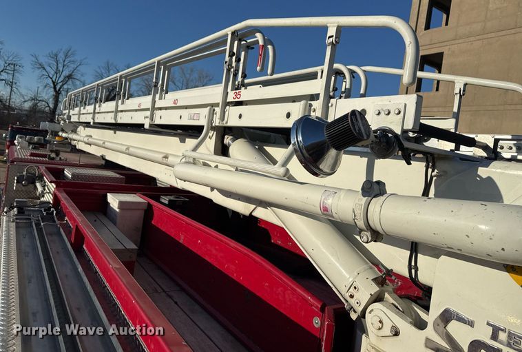 image for item EG7988 2002 Pierce ladder fire truck