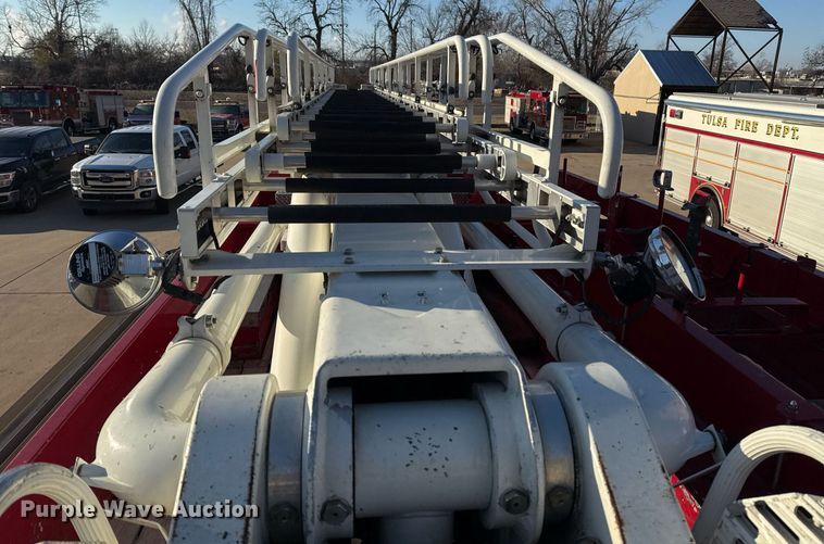 image for item EG7988 2002 Pierce ladder fire truck