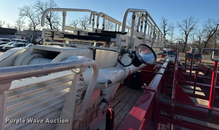 image for item EG7988 2002 Pierce ladder fire truck