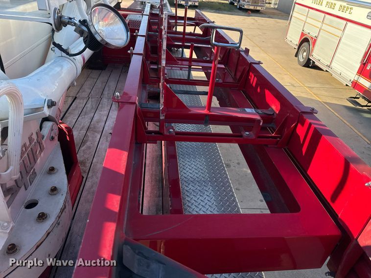 image for item EG7988 2002 Pierce ladder fire truck