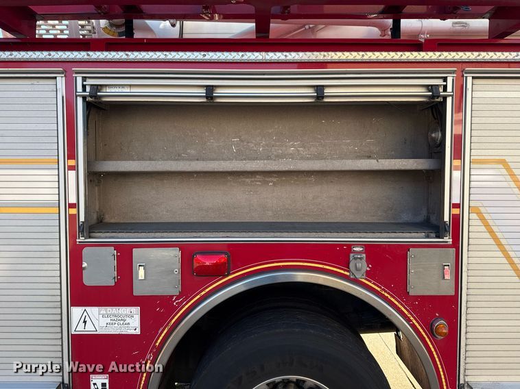 image for item EG7988 2002 Pierce ladder fire truck