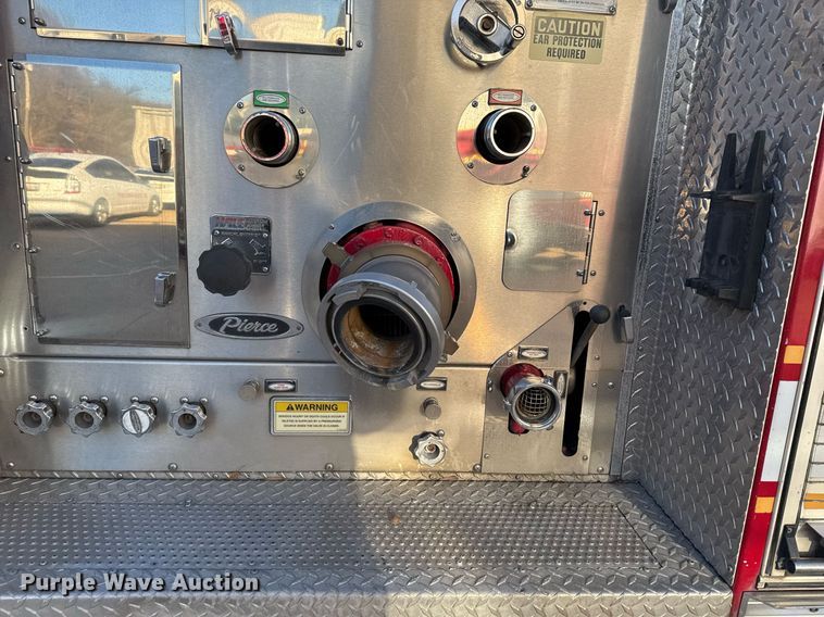 image for item EG7988 2002 Pierce ladder fire truck