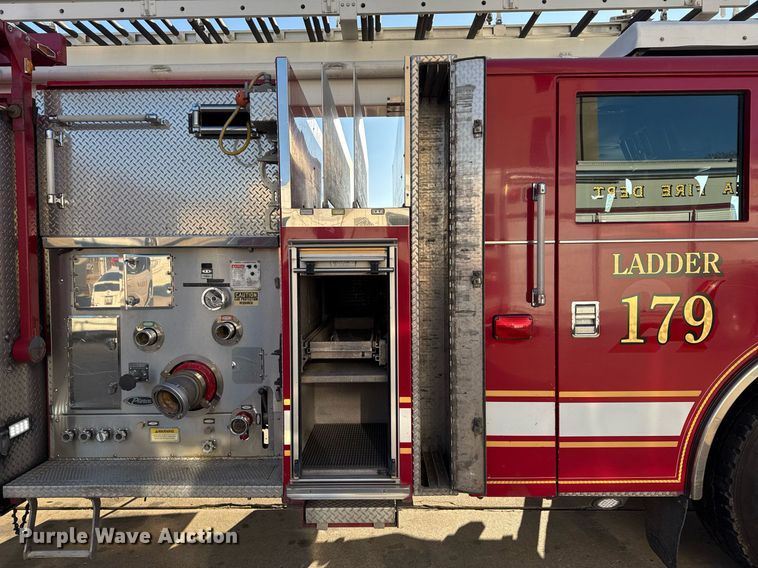 image for item EG7988 2002 Pierce ladder fire truck