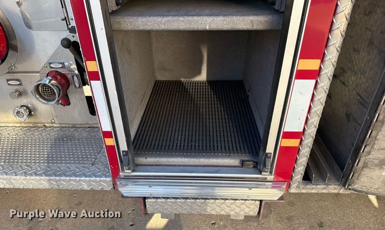 image for item EG7988 2002 Pierce ladder fire truck