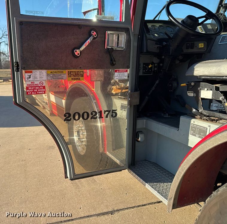 image for item EG7988 2002 Pierce ladder fire truck