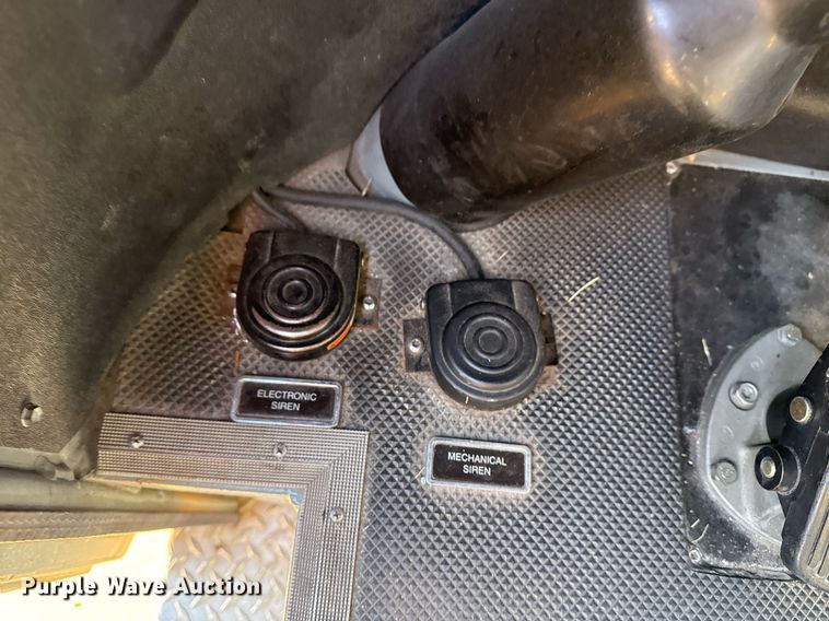 image for item EG7988 2002 Pierce ladder fire truck