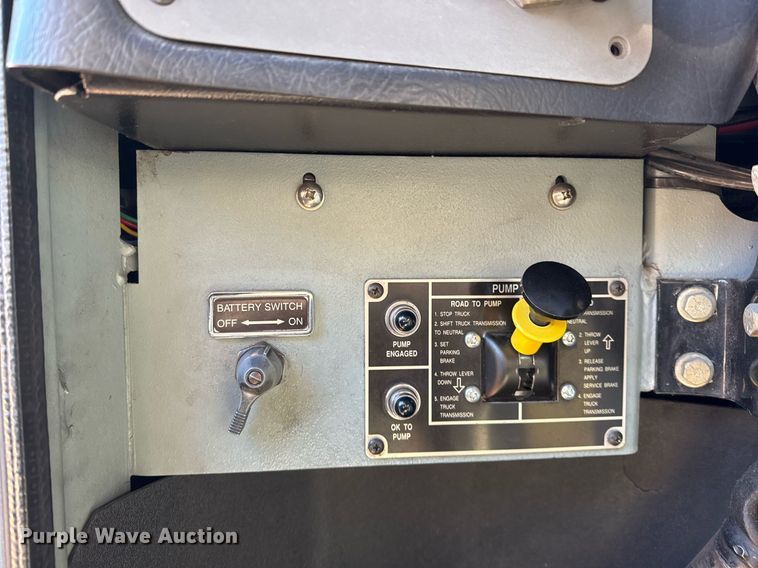 image for item EG7988 2002 Pierce ladder fire truck