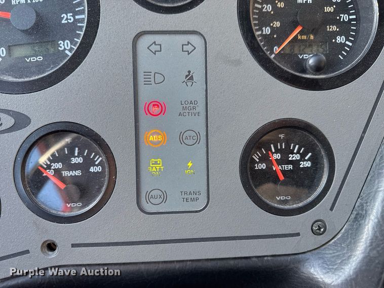 image for item EG7988 2002 Pierce ladder fire truck